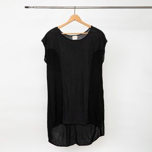 Black t.la long shirt